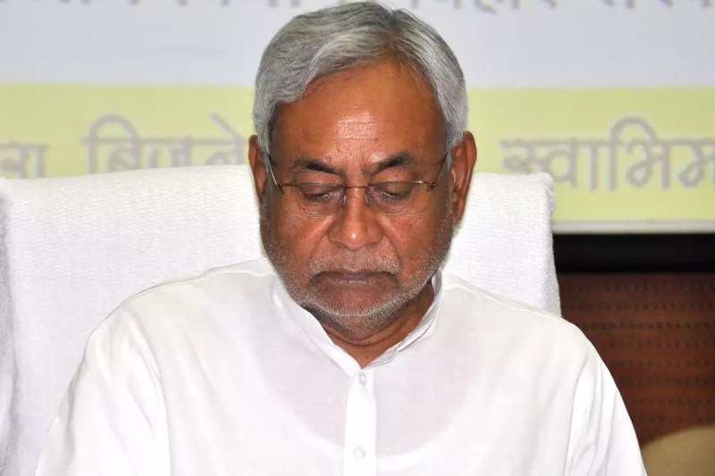 बिहार: महिला कर्मचारी ने की सीएम से शिकायत, साहब कहते हैं टाइट जींस-टीशर्ट पहन कर ऑफिस आओ