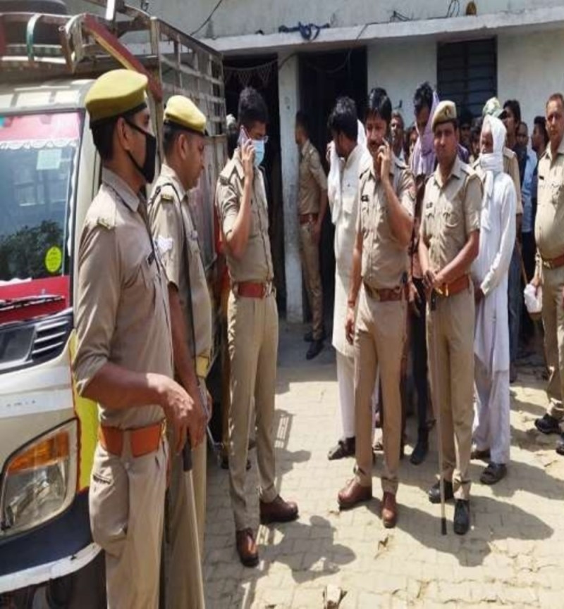 Teenager murder in Meerut : किशोरी की हत्या कर शव के पास बैठा रहा युवक, दीवार तोड़कर बाहर निकाला आरोपी