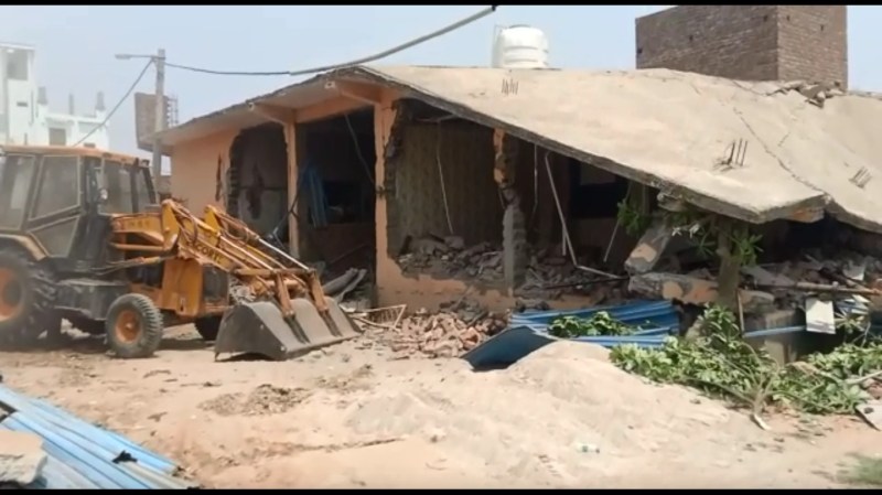 Baba ka Bulldozer in Meerut : बाबा के बुलडोजर ने मेरठ में शुरू किया यूपी का सबसे बड़ा अवैध ध्वस्तीकरण अभियान