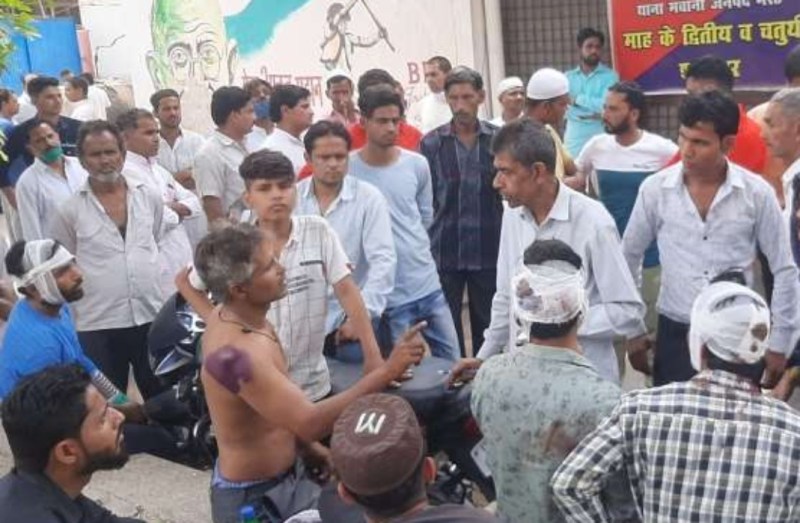 शव दफनाने को लेकर खूनी संघर्ष में दर्जनभर घायल,गोलियों से दहला इलाका