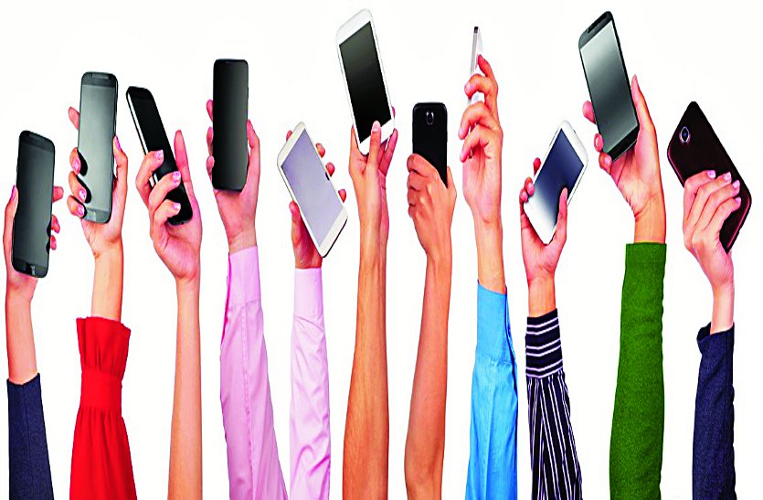 mobile phone: मप्र-छग में हर दूसरे व्यक्ति के पास मोबाइल