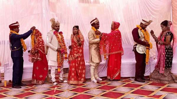 हुए सामूहिक विवाह, सात जन्म साथ निभाने का वचन लिया