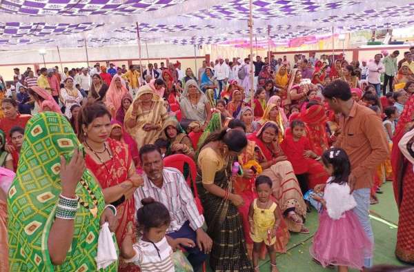 हुए सामूहिक विवाह, सात जन्म साथ निभाने का वचन लिया