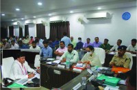 satna: पूछा सांसद ने, एसपी साहब... सड़क विभाग के अधिकारियों से काम क्यों नहीं करवा पा रहे हैं?