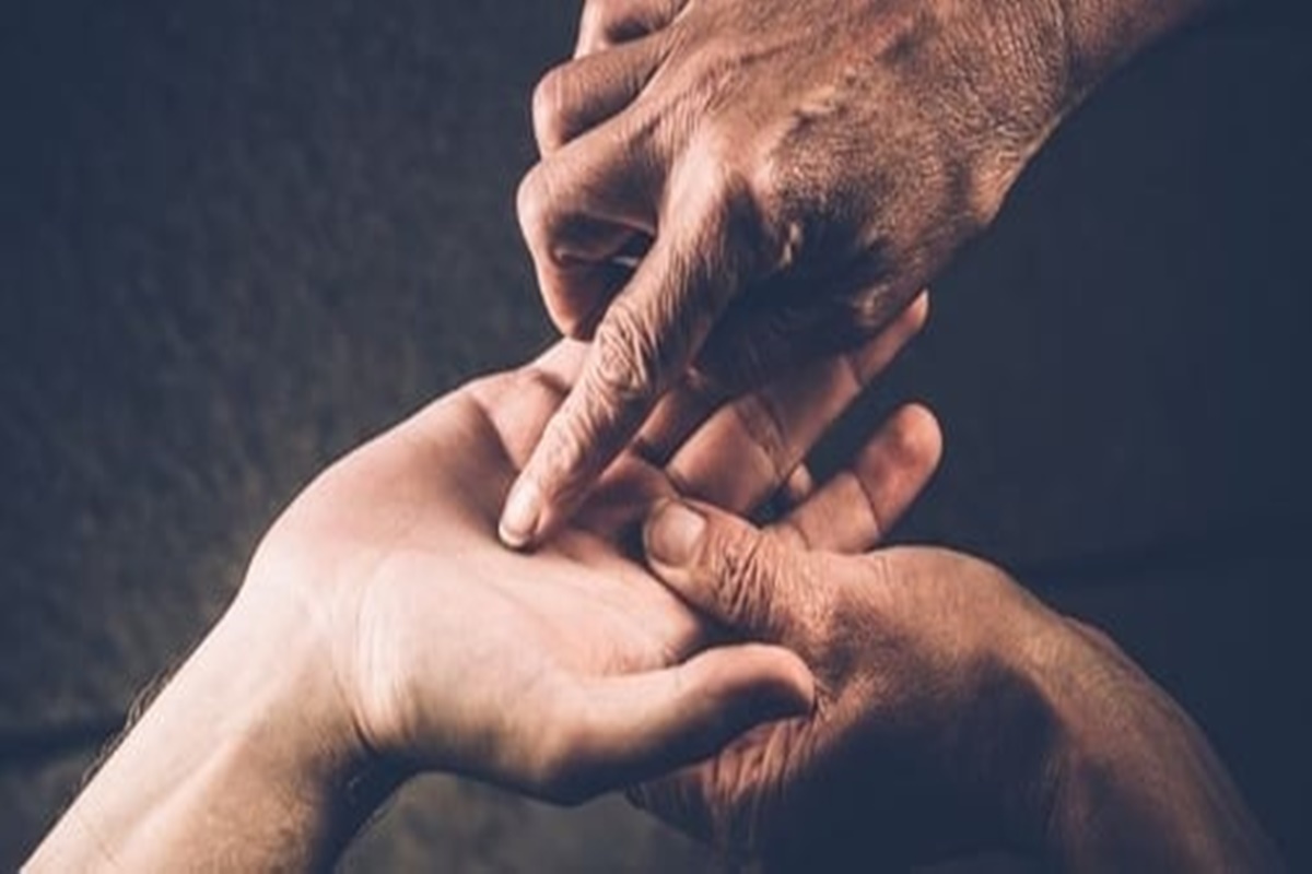 palmistry tips, palmistry, astrology, palm reading, hasthrekha shastra, lucky lines in hand, lucky signs in hand,