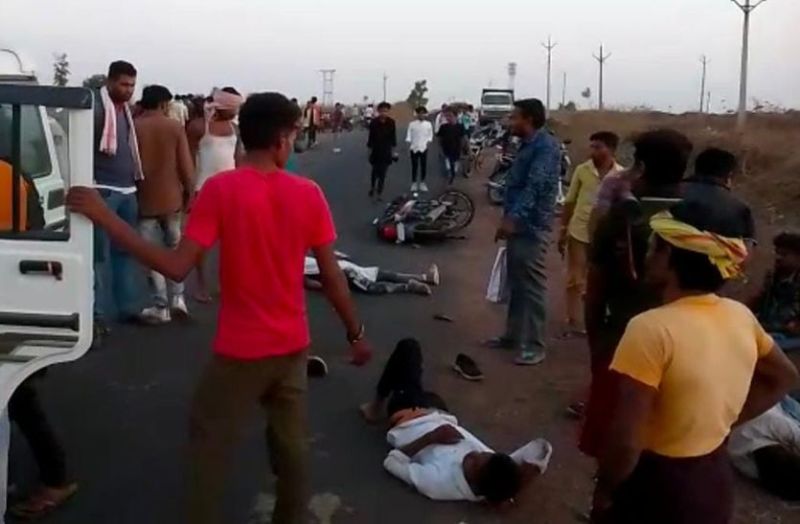 Two killed, four injured in road accident