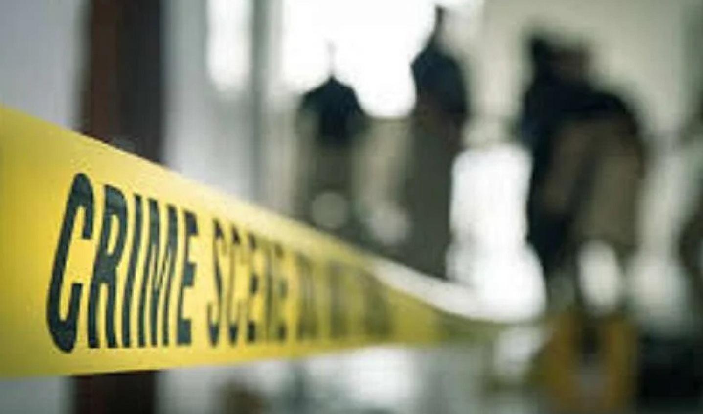 Crime: कार में मिली दो नंबर प्लेट, पुलिस को देख कार छोड़कर भागे सवार