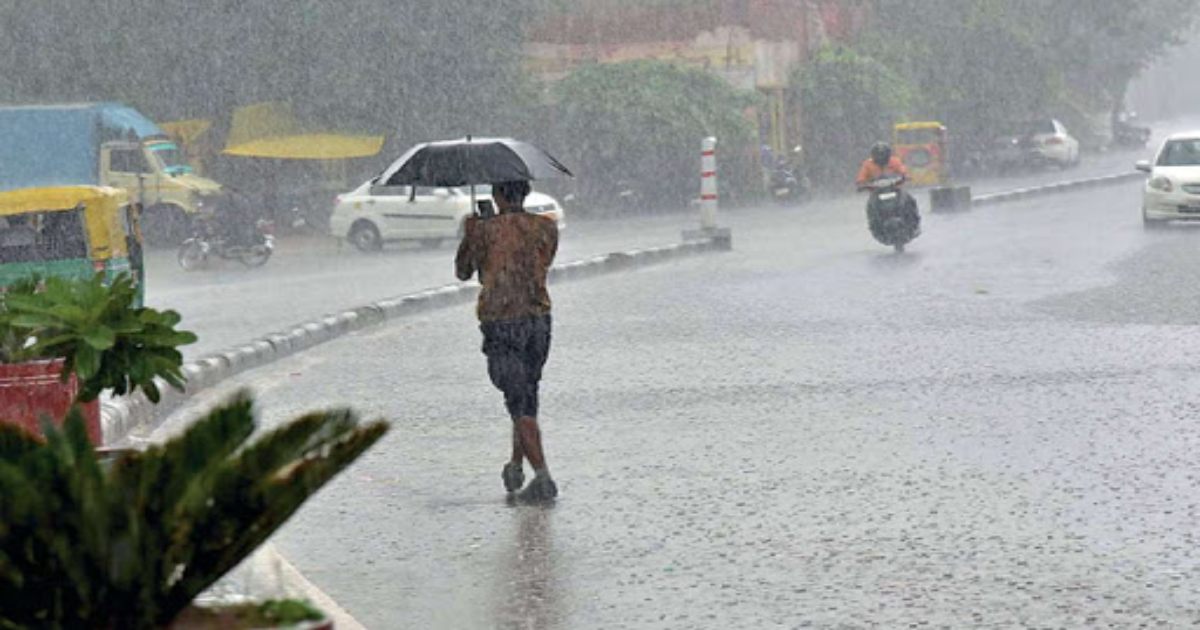 Weather: देखें वीडियो: मौसम बदला, भीषण गर्मी के साथ तेज बारिश