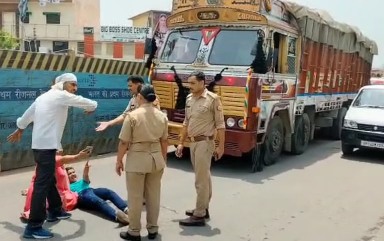 Women Lay Down NH 58 in Ghaziabad for Police Negligence