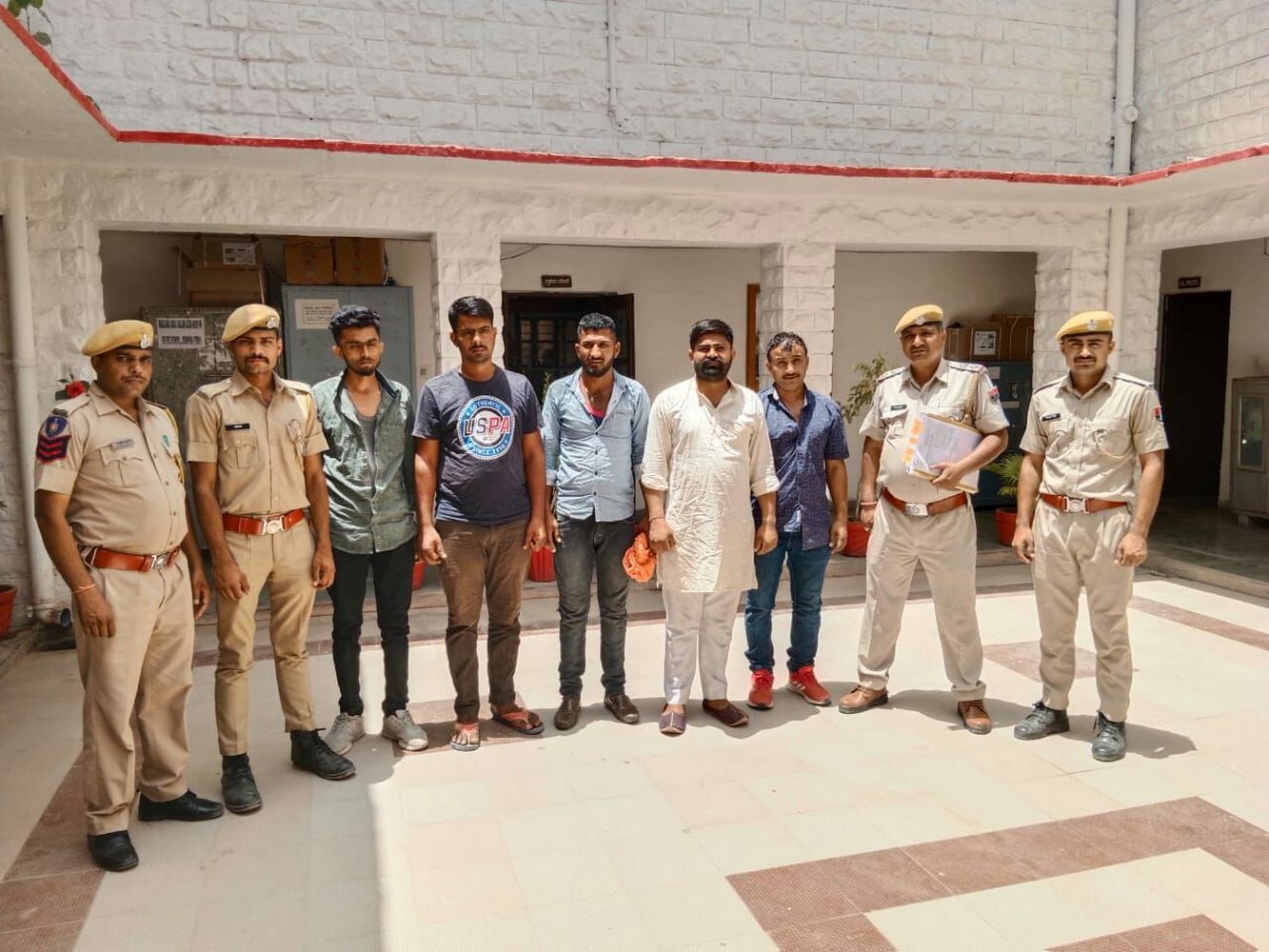 Jodhpur Violence Live Update : कर्फ्यू (Jodhpur Curfew live update) में हथियार लेकर घूम रहे थे पांच युवक