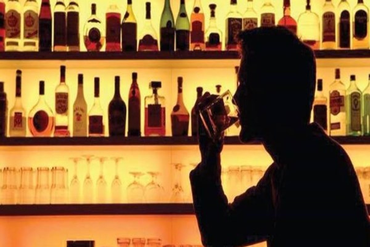 Delhi Bars will Open Till 3 AM Now Liquor Can be Served Late Night 