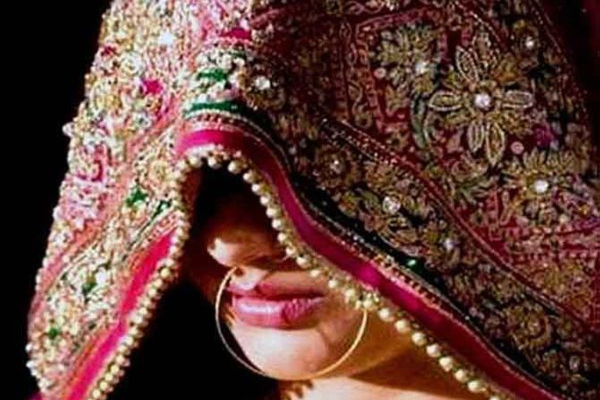 _newly-married-bride-demands-road-in-muh-dikhai-to-mp-satish-gautam.jpg