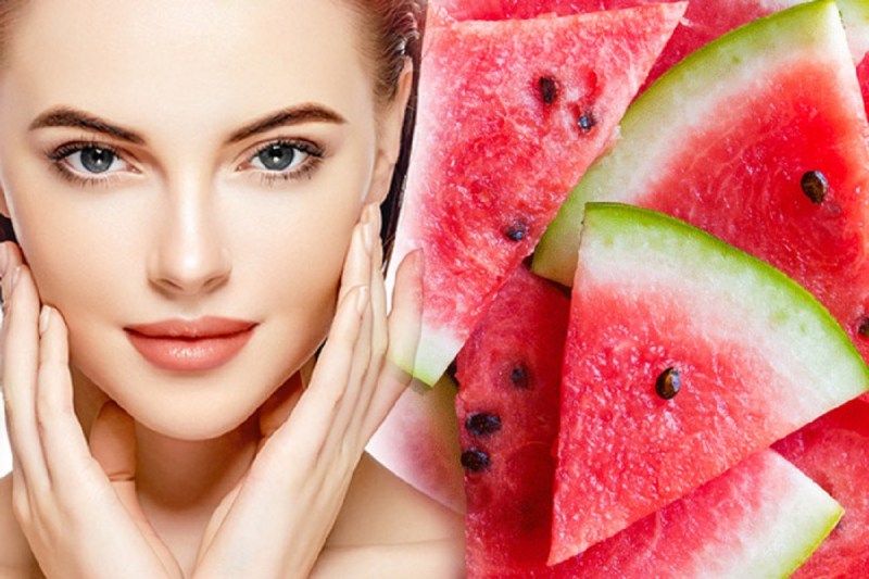 Skin Care Tips: चेहरे पर तरबूज का रस लगाने के फायदे जानकर हो आप हो जाएंगे हैरान, त्वचा के लिए होता है वरदान