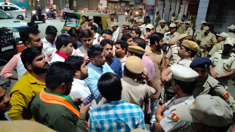 BJYM news - कर्फ्यू ग्रस्त क्षेत्र में जाने को अड़े भाजयुमो कार्यकर्ता, जाने कैसे... 