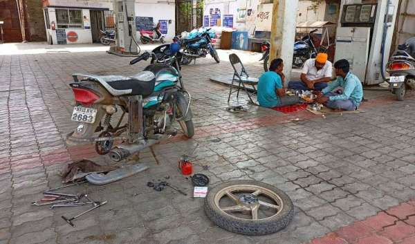 शहर के पेट्रोल पंपों पर सुरक्षा के पुख्ता इंतजाम नहीं, जन सुविधाएं भी बदहाल