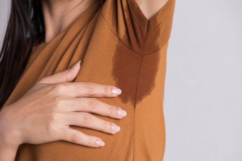 जरूरत से ज्यादा पसीना  निकलने से रहते हैं परेशान, तो इन तरीकों से करें उसे दूर