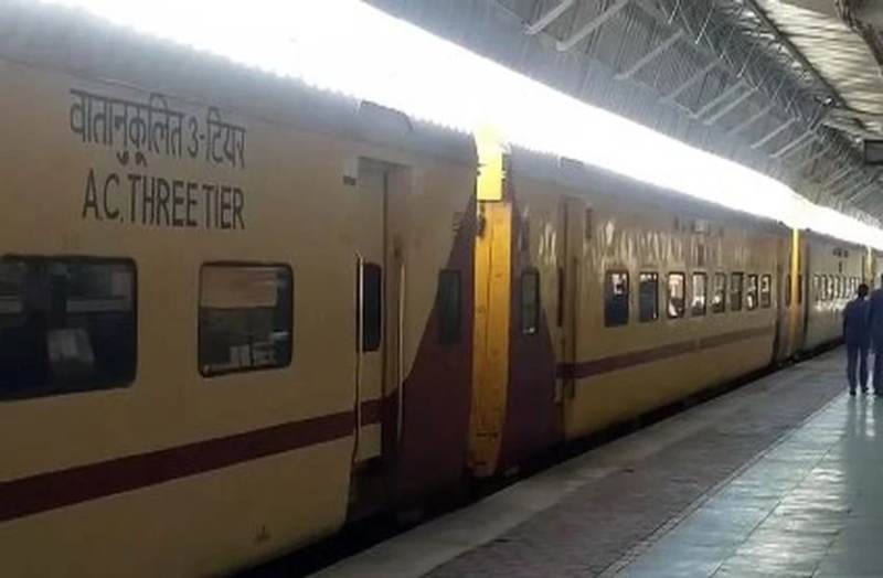 21 ट्रेनें दौड़ती है बाड़मेर से, प्लेटफार्म केवल 3, ट्रेनों की पार्किंग हो रही उत्तरलाई-कवास रेलवे स्टेशन पर