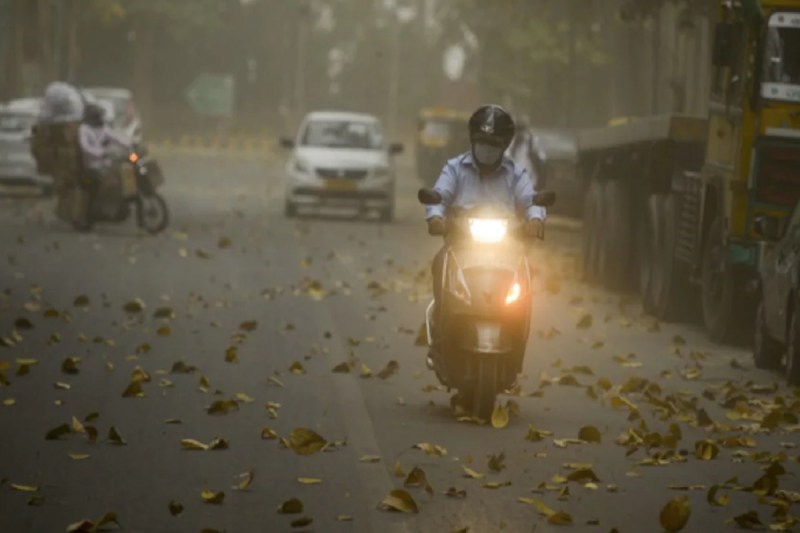 Weather Updates : तूफान असानी से बदलेगा यूपी का मौसम, इन जिलों में चार दिन तेज बारिश का मौसम अलर्ट