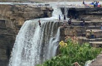 परेश रावल का बेटा छत्तीसगढ़ के इस जलप्रपात से कूदा, जानिए क्यों