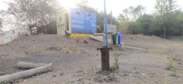 गोबर से पटे मैदान में उड़ती धूल के बीच निखर रहीं खेल प्रतिभाएं