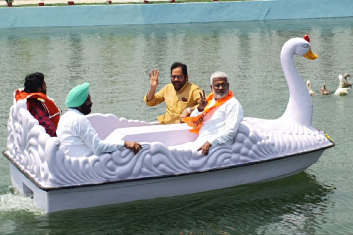 minister-naqvi-inaugurated-the-indias-first-amrit-sarovar.jpg