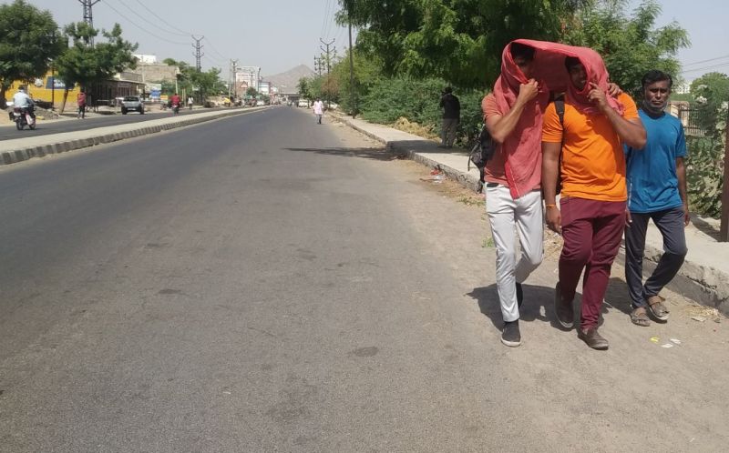 सड़क पर चलने से भट्टी का अहसास, बाड़मेर में पारा 47.8 डिग्री