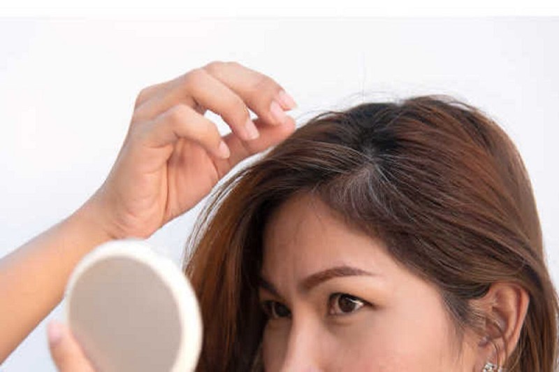 Hair Care Tips: अगर आप सफेद बालों से छुटकारा पाने चाहते हैं, तो तुरंत अपने डाइट में शामिल करें ये सुपरफूड