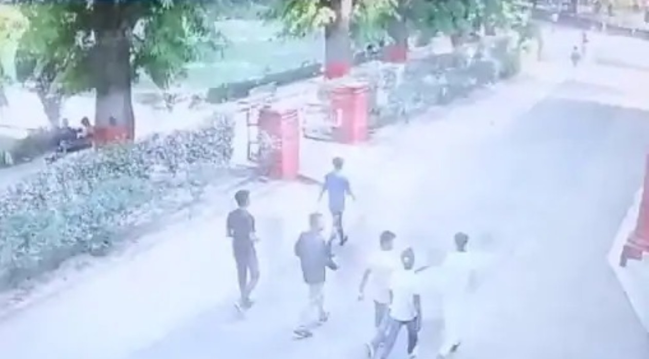 हिजाब विवाद के बार अब मेरठ में कुर्ता पजामा पर बवाल, परीक्षा देने आए छात्र को पीटा