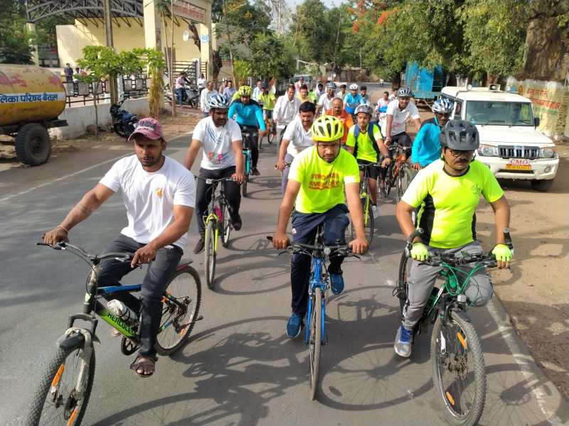 साइकिल रैली निकाली