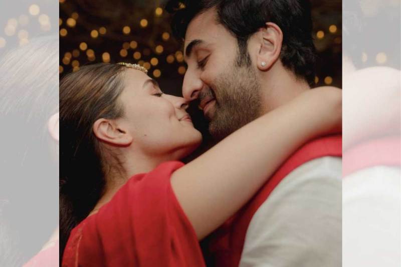 शादी के बाद रणबीर-आलिया ने ऐसे मनाई फर्स्ट मंथ एनिवर्सरी, देखें तस्वीरे