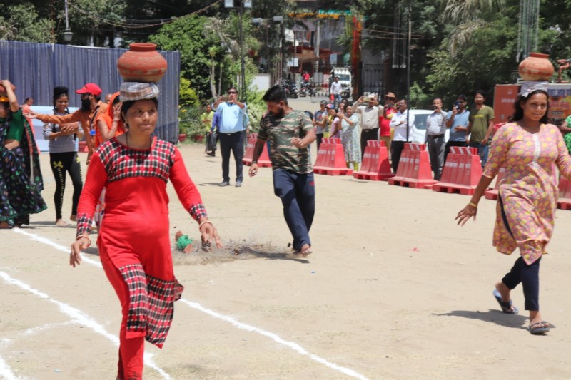 मटका दौड, मटका फोड़, म्यूजिकल चेयर में दिखा जोश, सैलानी भी उत्साहित