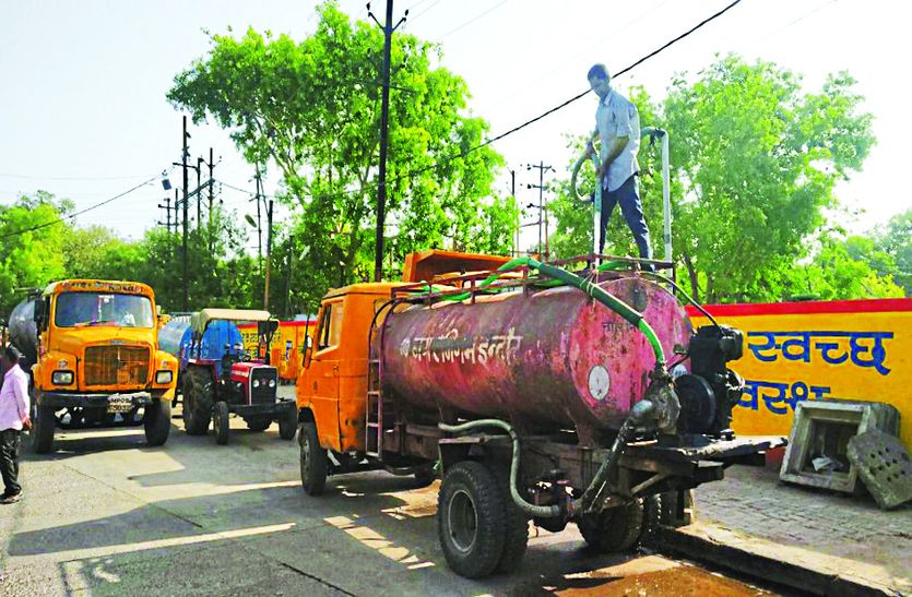 Indore News : पानी बेचना पड़ा भारी, नगर निगम अफसर पर गिरी गाज