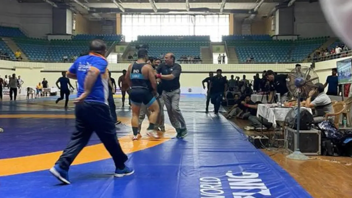 wrestler satender punches referee during commonwealth games trials