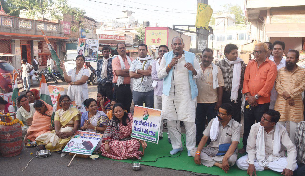 महंगाई पर नियंत्रण नहीं किया तो सड़कों पर उतरेगी महिलाएं