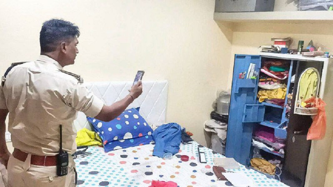 Thieves targeted three houses in broad daylight