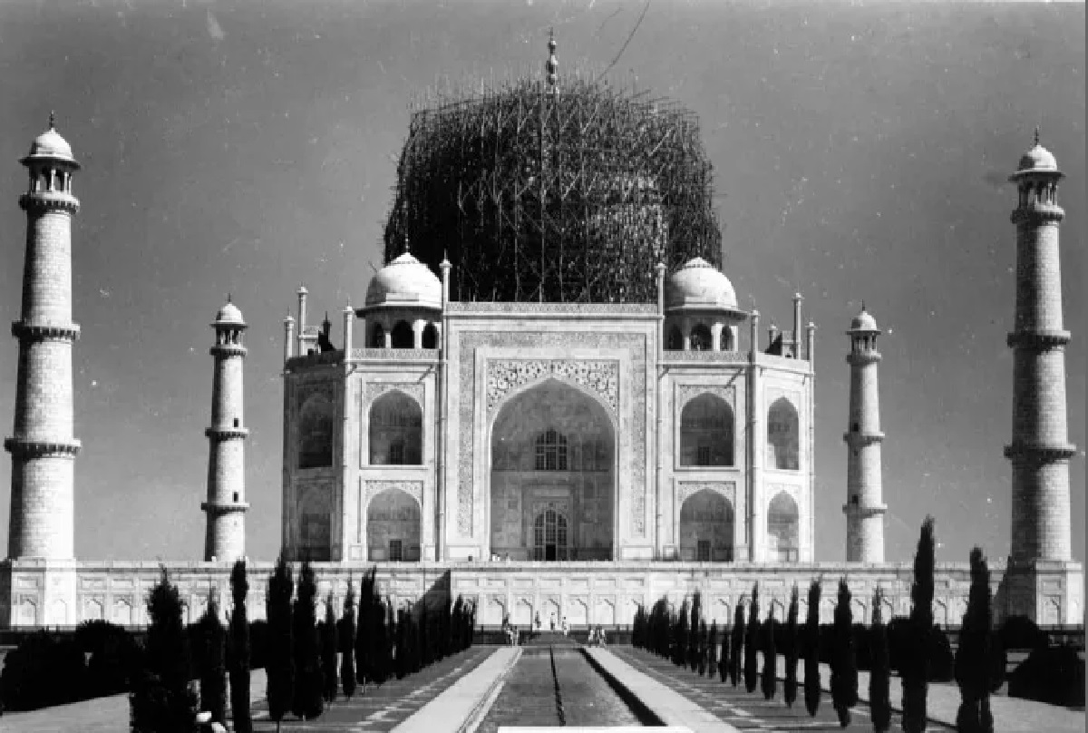 जाने क्यों विश्व युद्ध के दौरान पूरी तरह से ढक दिया गया था ताजमहल, 6 महीने तक रहा था बंद