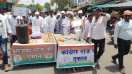 धरने के बाद कांग्रेसियों ने निकाली रैली