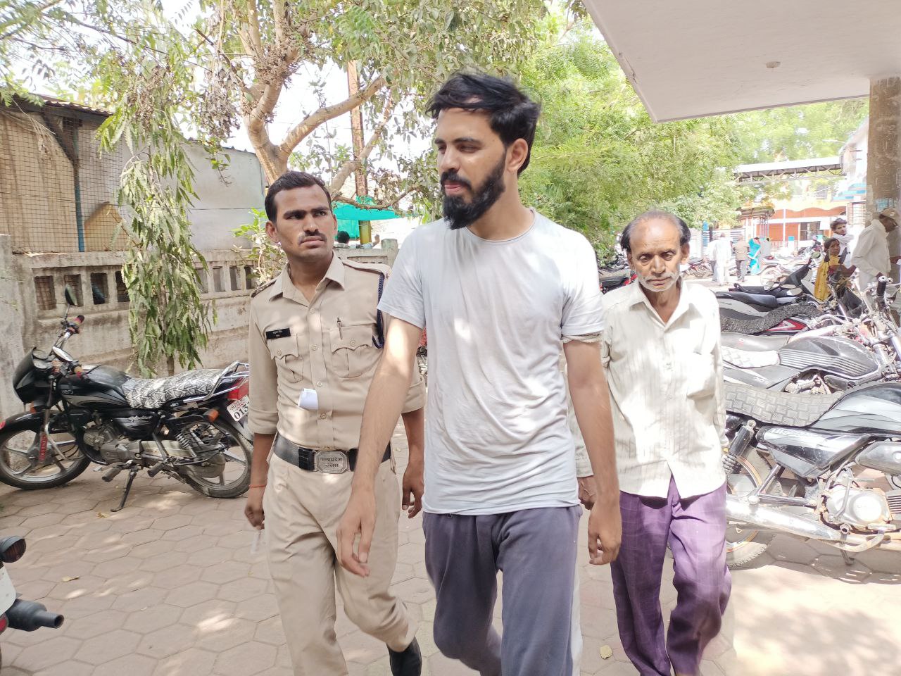 After duping the girl, the accused had come to Jumman's part.