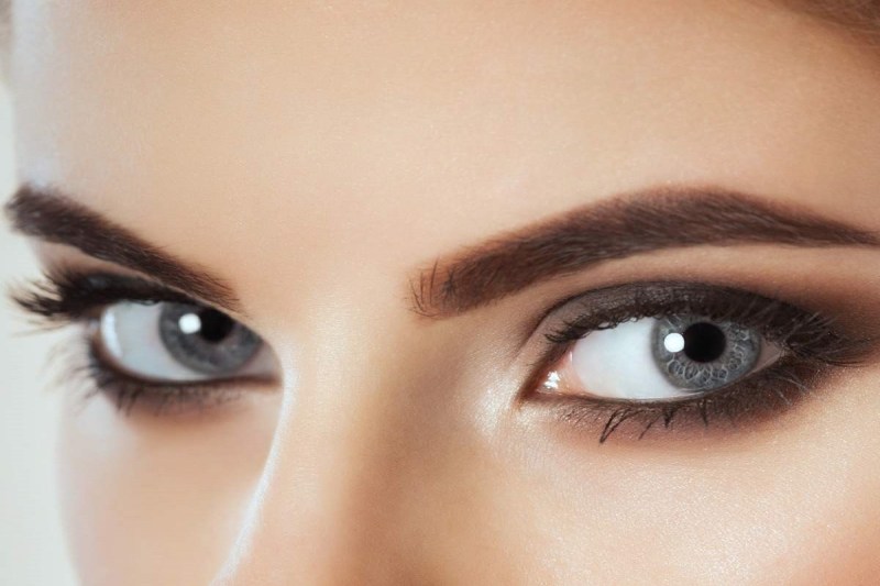 Beauty Tips: आइब्रो को घना बनाने में मदद करता है ये तेल, ऐसे करें इस्तेमाल