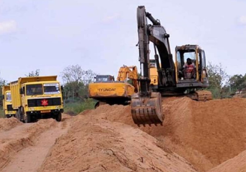 सीएम योगी के इस आदेश के बाद बालू-मौरंग और गिट्टी की कीमतों में आएगी भारी कमी, मकान बनवाने की करें तैयारी