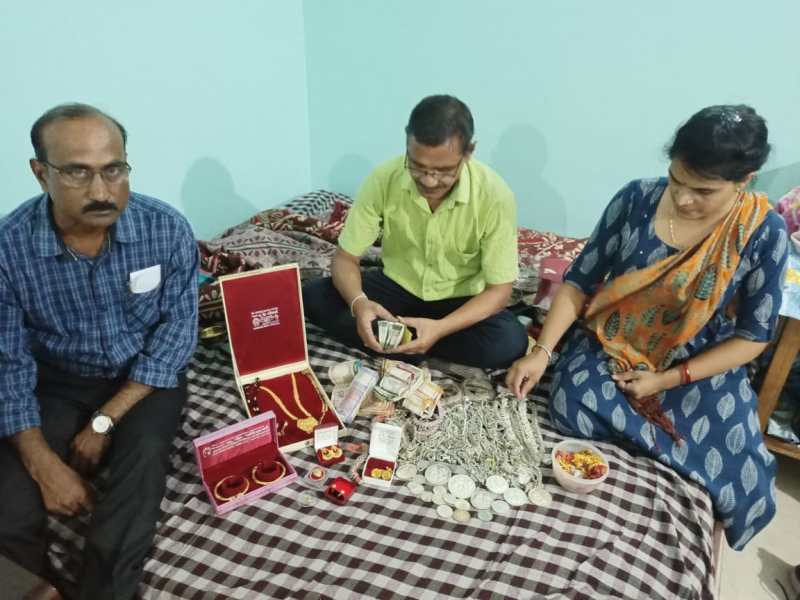 Police and Panchayat employee caught in bribe by Lokayukt, Now Patwari by EOW