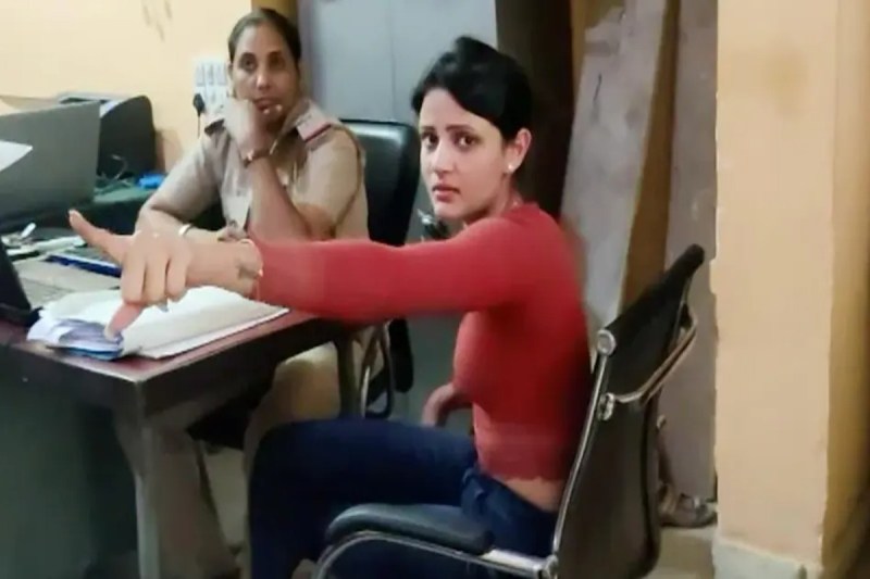 Drunk girls hit car parked on Delhi-Amritsar highway, police torn uniform, ruckus in police station