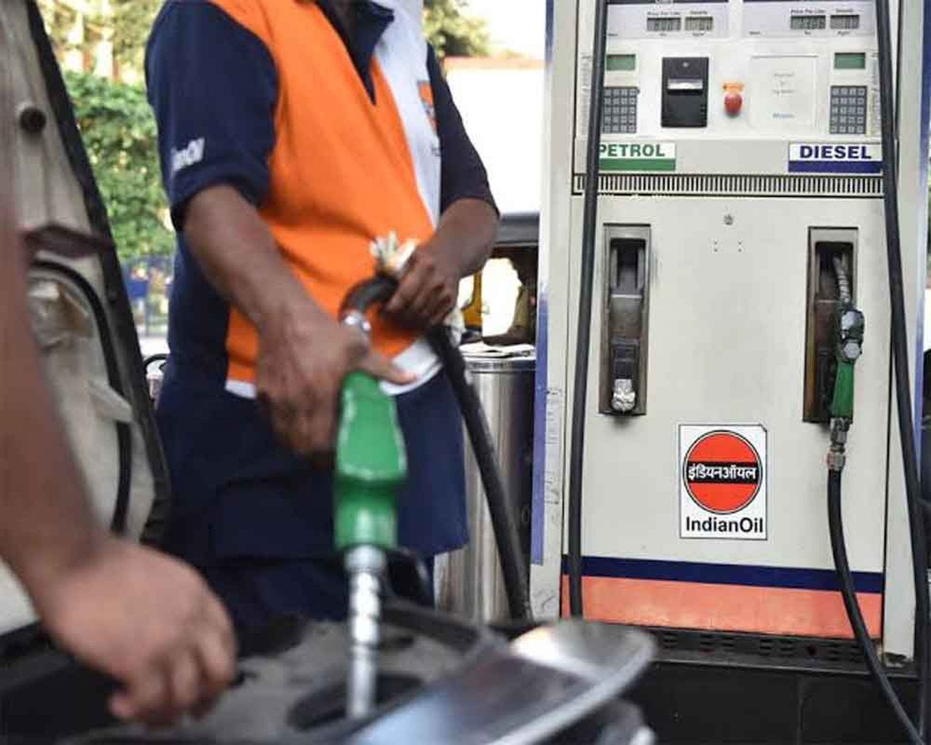 Petrol: जानिए, देश के 28 राज्यों में कहां-कितना महंगा है पेट्रोल-डीजल