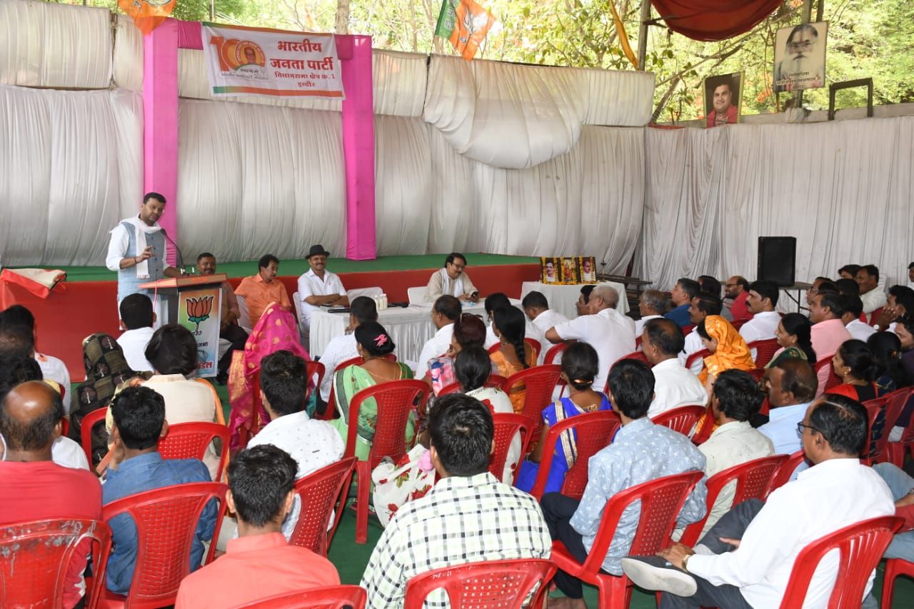 बाहरी को टिकट दिया तो हारेगा ही..!