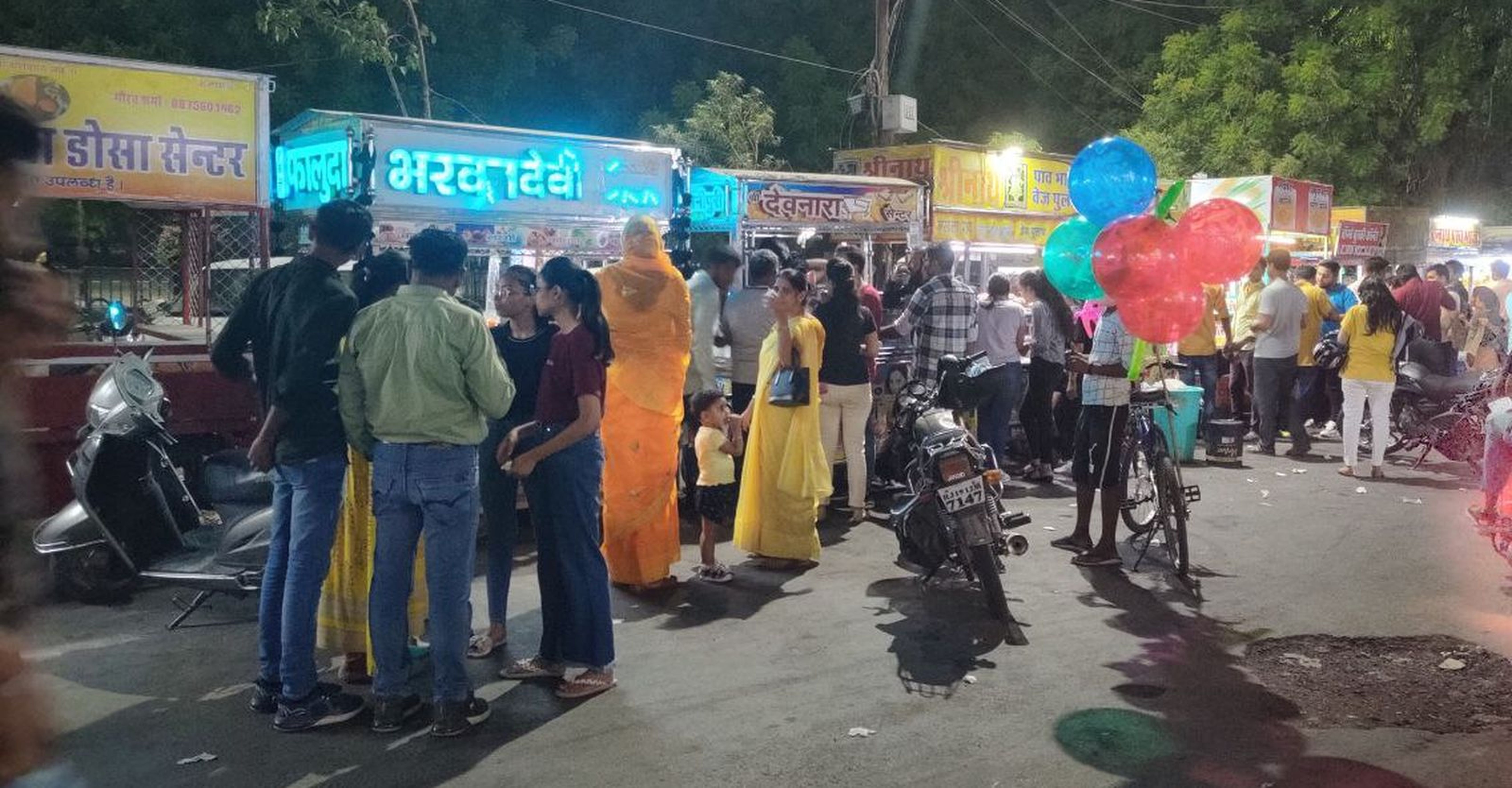 अब हर तीसरा लाइसेंस फ़ास्ट-फ़ूड का