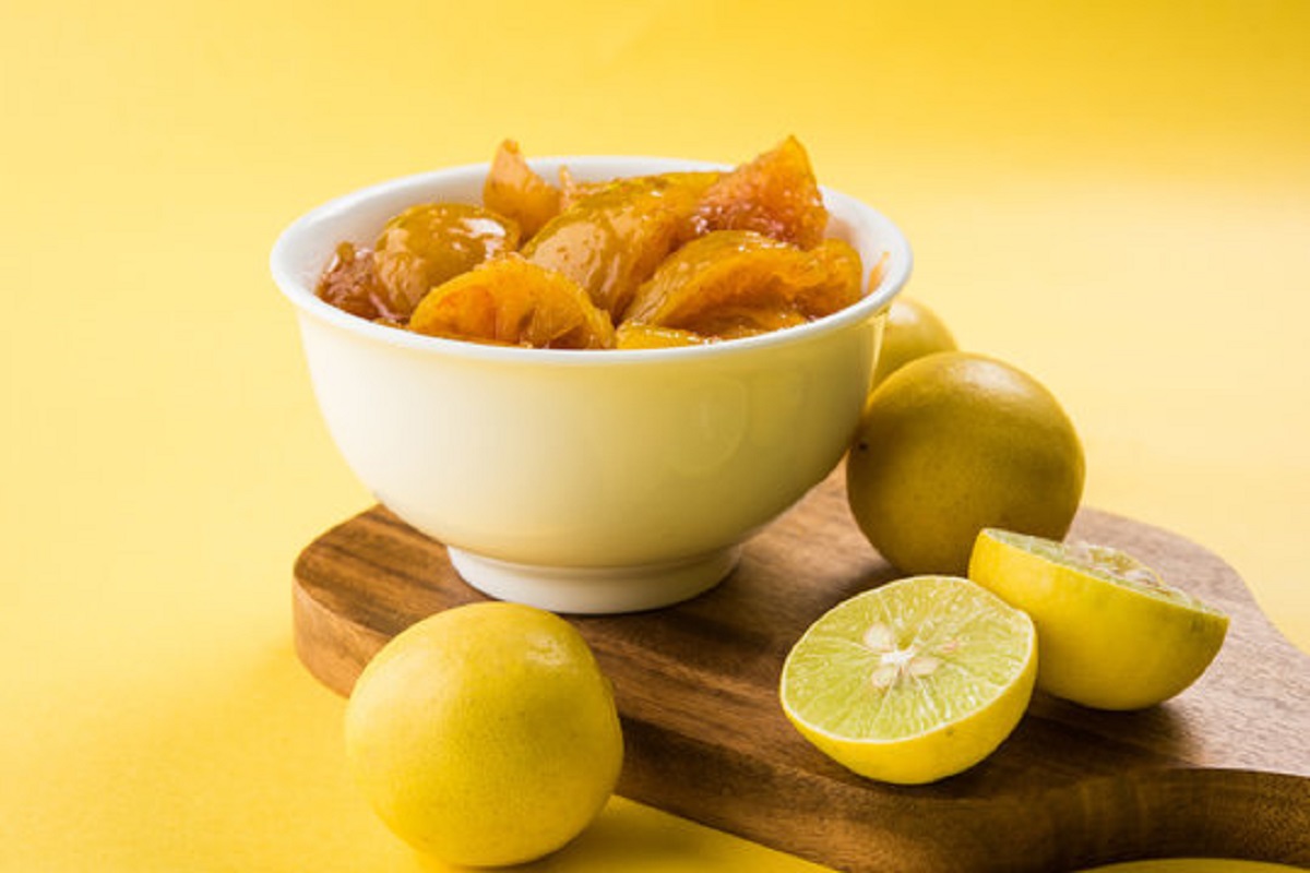 Lemon Pickle Benefits: इम्यूनिटी बढ़ाने से लेकर पाचन को बेहतर बनाने में फायदेमंद होता है, नींबू का अचार
