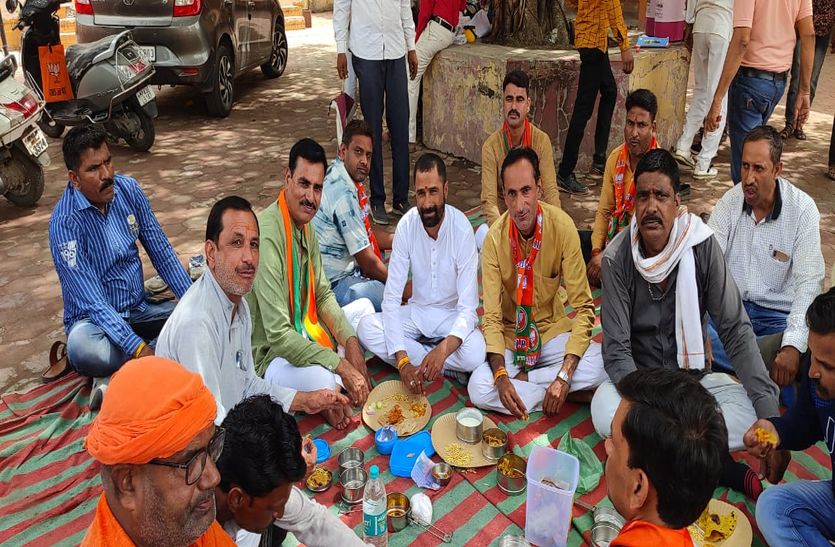 Farmers upset, BJP leaders doing party in madhya pradesh