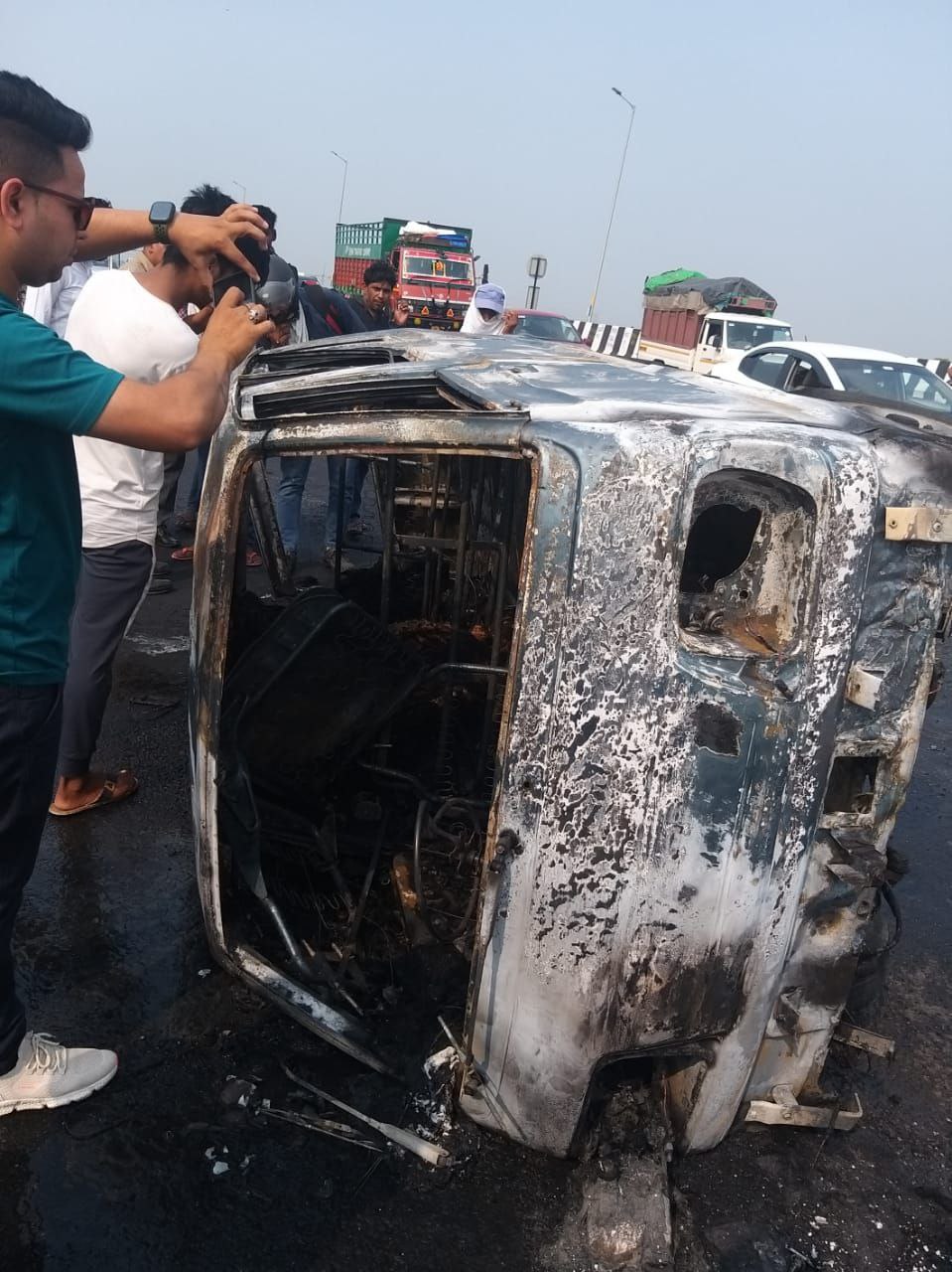Fire Accident in Car durign Meerut Express way