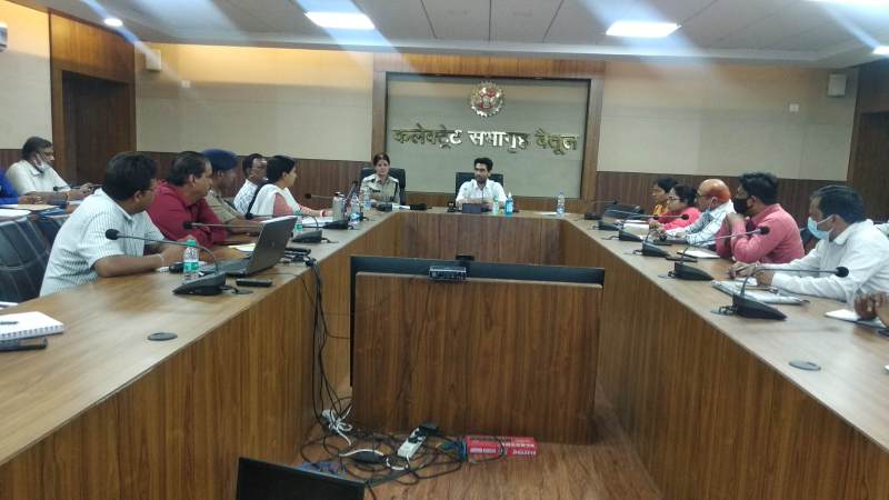 जिले में लगातार हो रही दुर्घटनाओं पर कलक्टर ने चिंता व्यक्त की