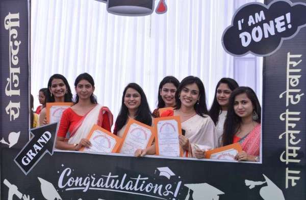 अपनी क्षमताओं से गांवों में ग्रामीणों के दर्द करें दूर